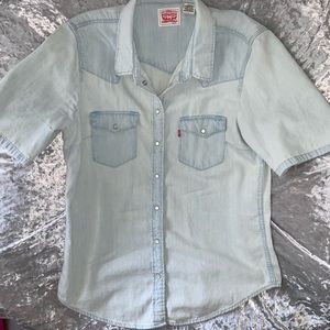 Levi’s short sleeve denim shirt